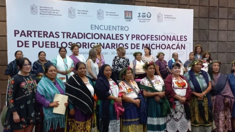 Salud Michoacán mantiene capacitación constante a 77 parteras tradicionales