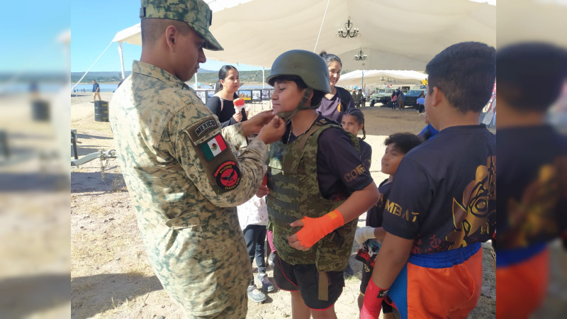 Conviven militares con la sociedad en el 17 Batallon de Infantería en Zamora, Mochoacán