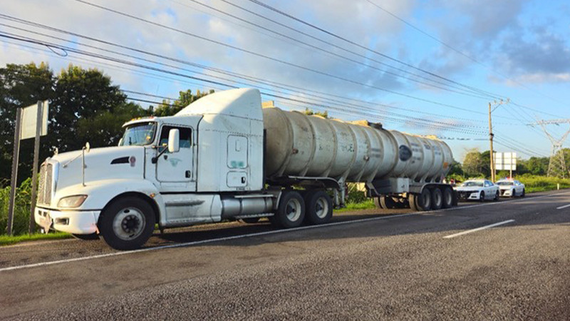Guardia Nacional confisca 46 mil litros de combustible en Conduacán, Tabasco  