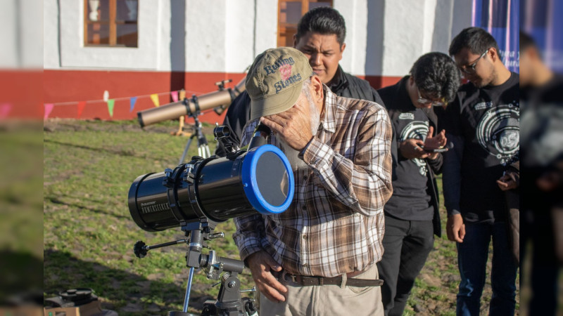 Más de 2 mil personas disfrutaron una noche de estrellas en Morelia y Pátzcuaro