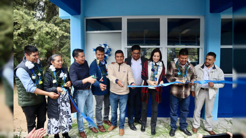 Entrega IEMSySEM obras de mejora en el Cobaem de Cherán