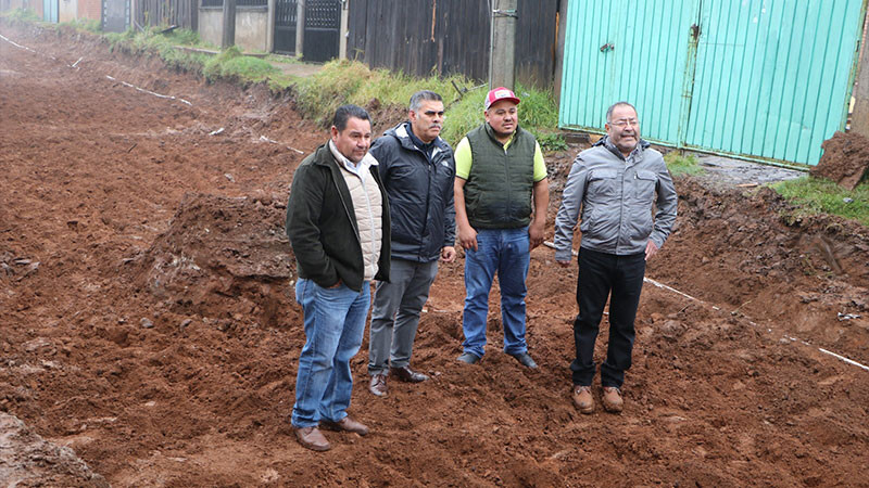 En gira de trabajo por la Tenencia de Agostitlán y Cabecera Municipal, José Luis Téllez Marín, supervisa obras de beneficio social