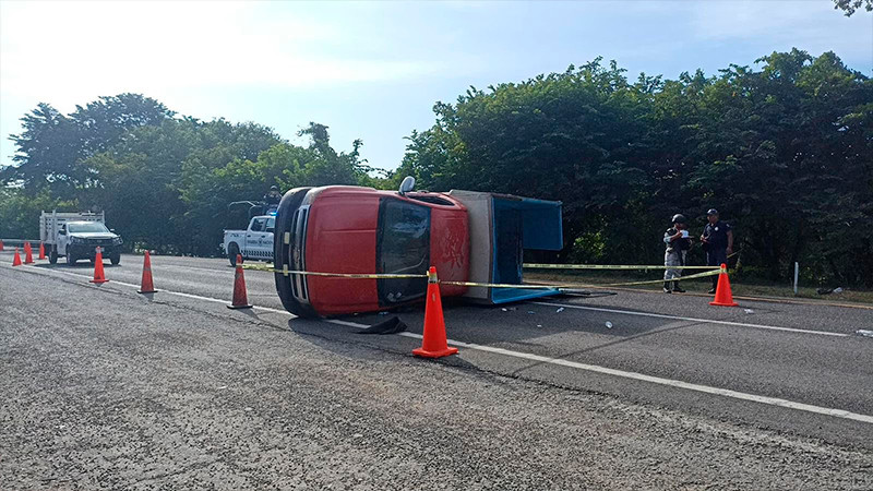 Volcadura de camioneta en Chiapas, deja 18 migrantes chinos heridos; hay cuatro graves  