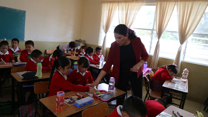 Desde el aula, más de 50 mil docentes michoacanos alistan cierre de año