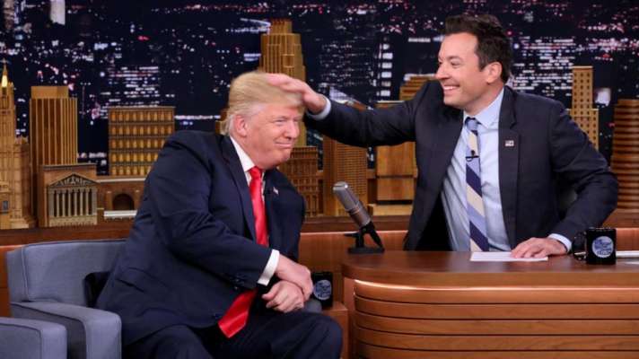 Despeinan en plena entrevista a Donald Trump - Foto 0 