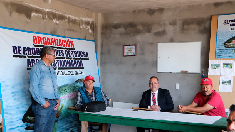 José Luis Téllez Marín, se reunió con productores de Trucha Arcoíris Taximaroa Región Ciudad Hidalgo