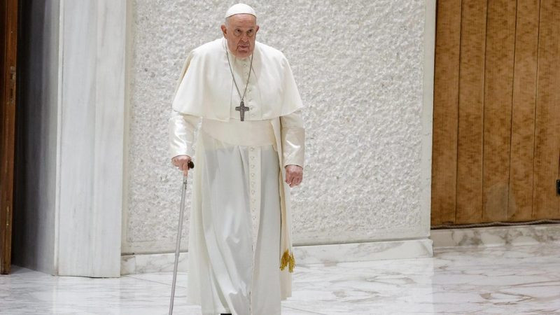 Papa Francisco asegura que sufre una bronquitis muy aguda 