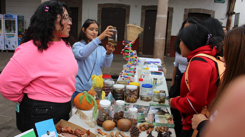 Presenta UNAM su oferta educativa en Quiroga, Michoacán 