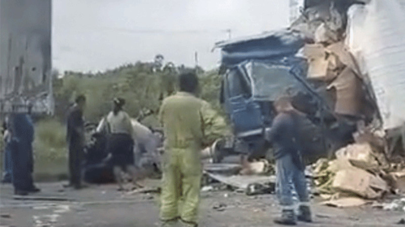 Choque entre tráileres y vehículo en autopista de Veracruz deja a tres personas sin vida 