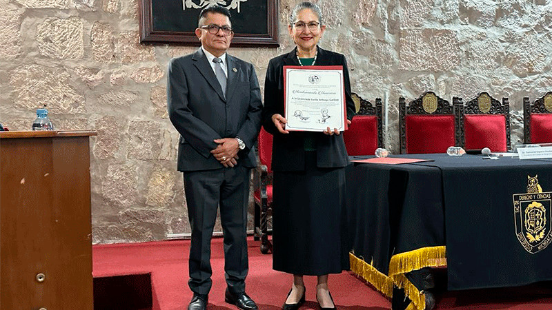Academia Michoacana de Ciencias Penales reconoce trayectoria de Lucila Arteaga, primera mujer procuradora del estado  