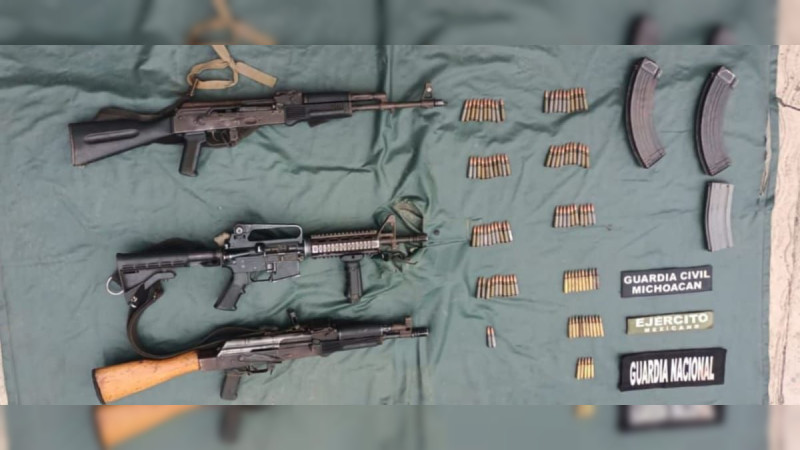 Caen miembros del crimen en Aguililla, Michoacán: Les aseguran tres fusiles y más de 100 de cartuchos 