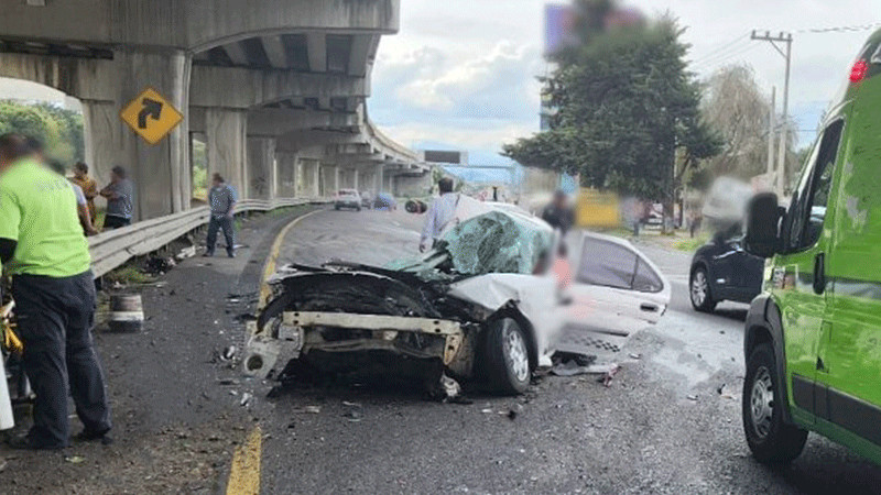 Tres personas sin vida, dejó accidente en la México-Toluca; pipa de agua se quedó sin frenos