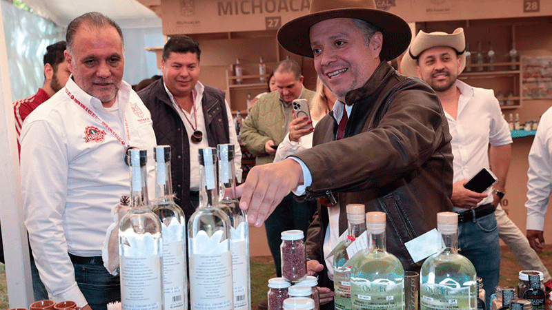 Mezcal, orgullo mexicano que compite con bebidas internacionales: Luis Navarro 