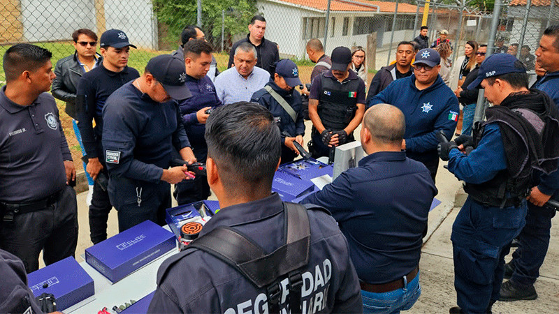 Elías Ibarra entrega equipo para fortalecer la Policía Procesal de Michoacán 