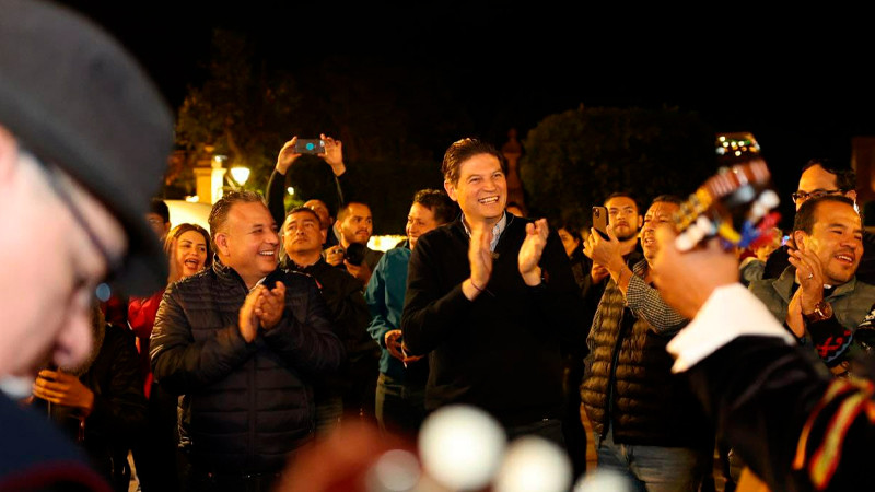 Espectacular iluminación e inicio de fiestas decembrinas en Morelia 
