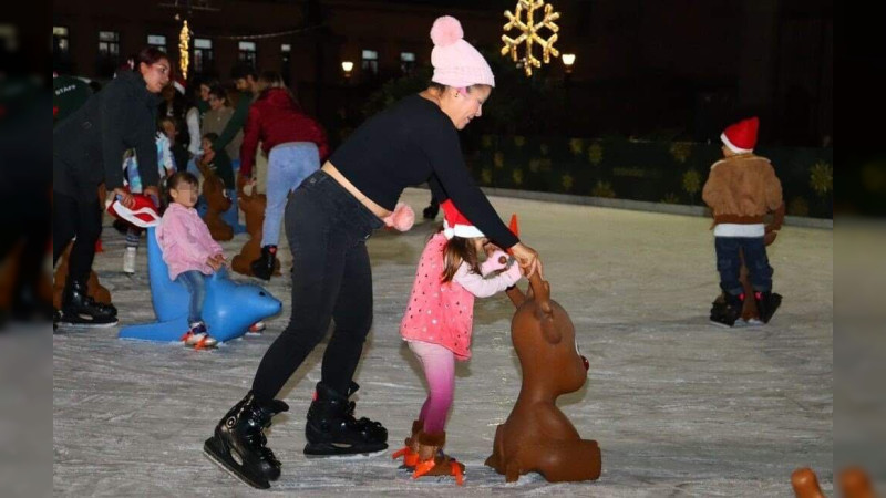 Disfruta de la pista de hielo en el Centro Histórico de Morelia