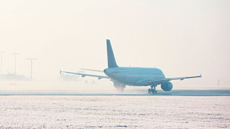 Ante fuertes nevadas en el sur de Alemania, aviones y trenes se quedan varados  