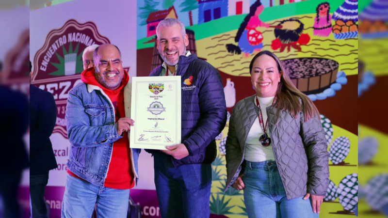 Entrega Bedolla Premio Nacional del Mezcal Michoacán 2023