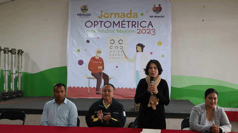 Graciela Guzmán, presidenta honoraria del DIF, presidió la Jornada Optométrica para Adultos Mayores 2023