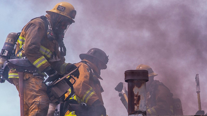 Incendio consume dos locales en mercado de Pachuca 