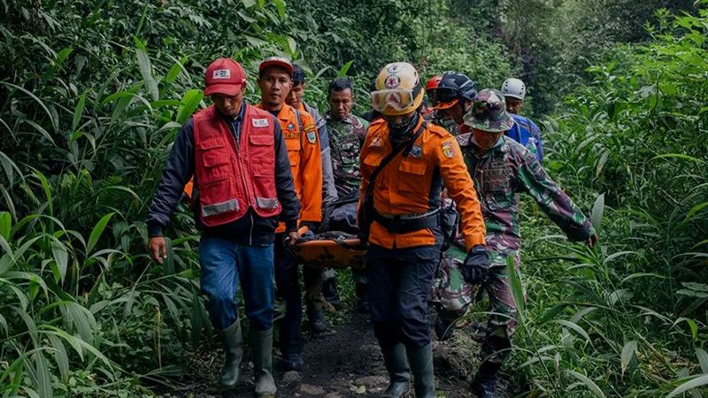Cifra de alpinistas muertos por erupción de volcán Merapi en Indonesia sube a 22  