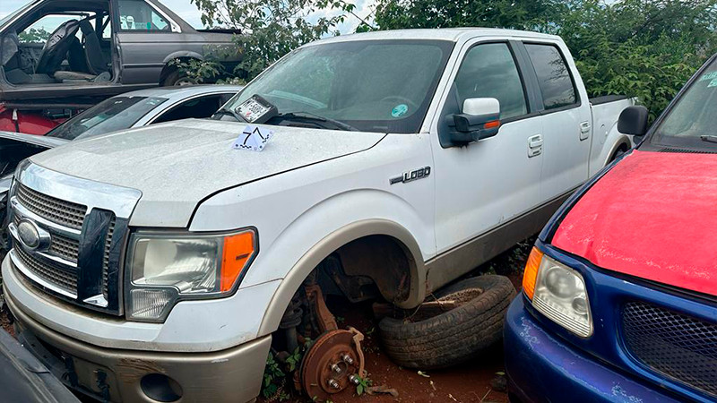 Desmantela la FGE propiedad en Arío, Michoacán; recuperaron 10 vehículos con reporte de robo