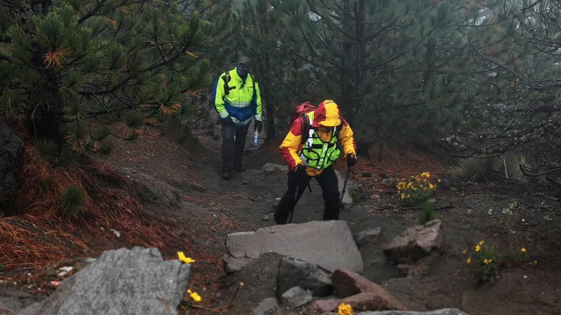 Rescatan a 3 personas en el Nevado de Colima; hay un menor de edad 