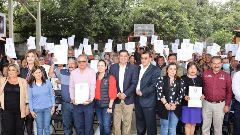 Nacho Campos hace realidad escrituración a 127 familias del Fovissste El Mirador en Uruapan 