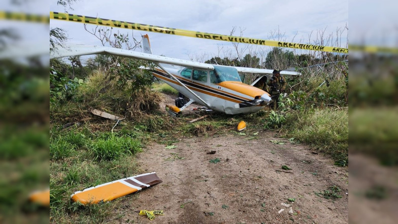 Avioneta sufre incidente al presentar una falla en el motor, en Querétaro 