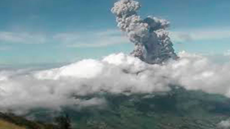  Sube a 22 cifra de muertos por erupción del volcán Marapi en Indonesia 