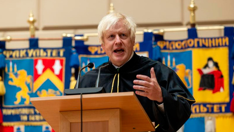 Boris Johnson pide perdón por su manejo de pandemia Covid-19 en Reino Unido 