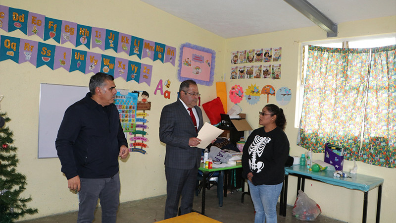 José Luis Téllez Marín, escuchó las necesidades que existen en el Preescolar El Arroyito de la localidad de San José Irapeo