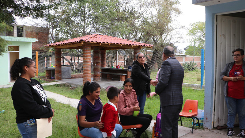 José Luis Téllez Marín, escuchó las necesidades que existen en el Preescolar El Arroyito de la localidad de San José Irapeo