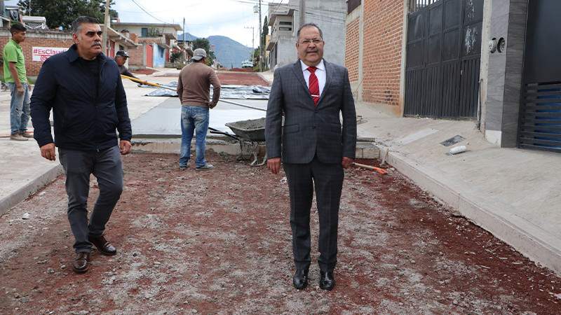José Luis Téllez Marín, supervisó los avances de la pavimentación de la calle Orquídea de la Colonia Morelos Intenciones de la Nación