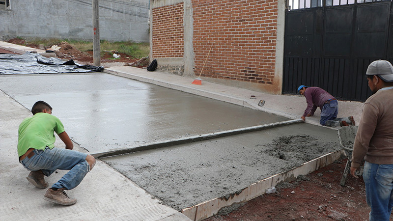 José Luis Téllez Marín, supervisó los avances de la pavimentación de la calle Orquídea de la Colonia Morelos Intenciones de la Nación