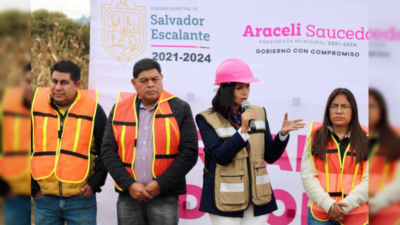 Araceli Saucedo Reyes da arranque de obra del libramiento alterno de Opopeo que conectará con la cabecera municipal
