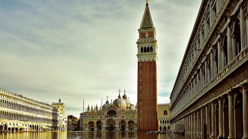 Activistas climáticos vandalizan basílica de San Marcos en Venecia 