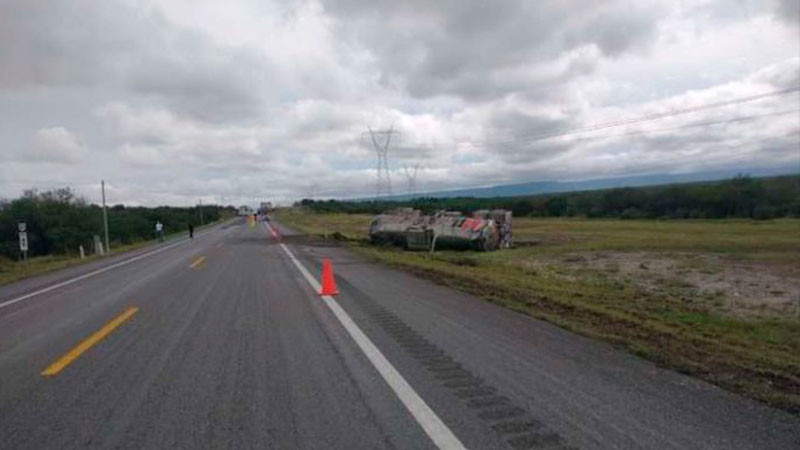 Vuelca pipa con diésel sobre la carretera Ciudad Victoria-Tampico 