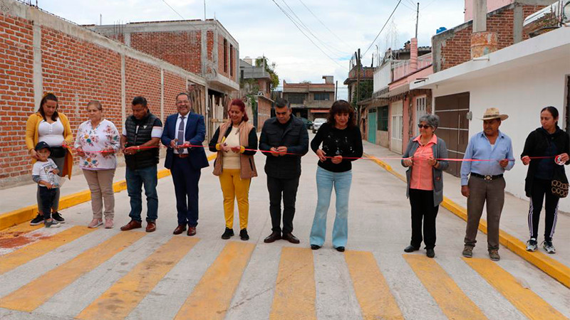 José Luis Téllez Marín, inauguró las pavimentaciones de las calles Azucena y Tabachines de la cabecera municipal 