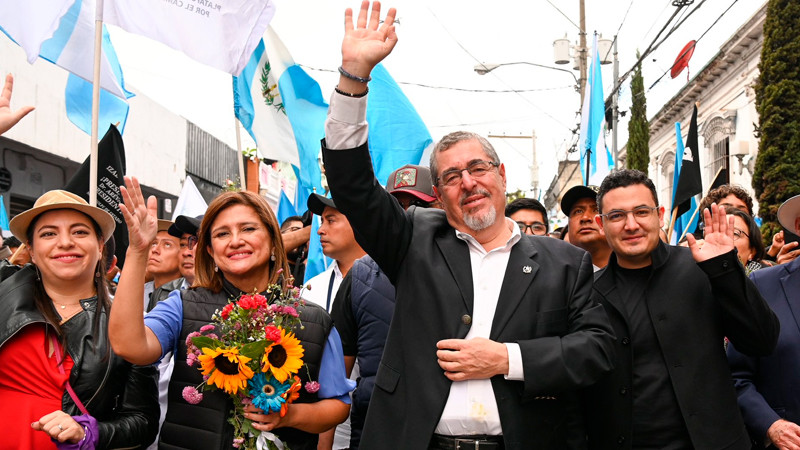 Fiscalía de Guatemala pide quitar inmunidad a Bernardo Arévalo, presidente electo, para investigarlo por lavado 