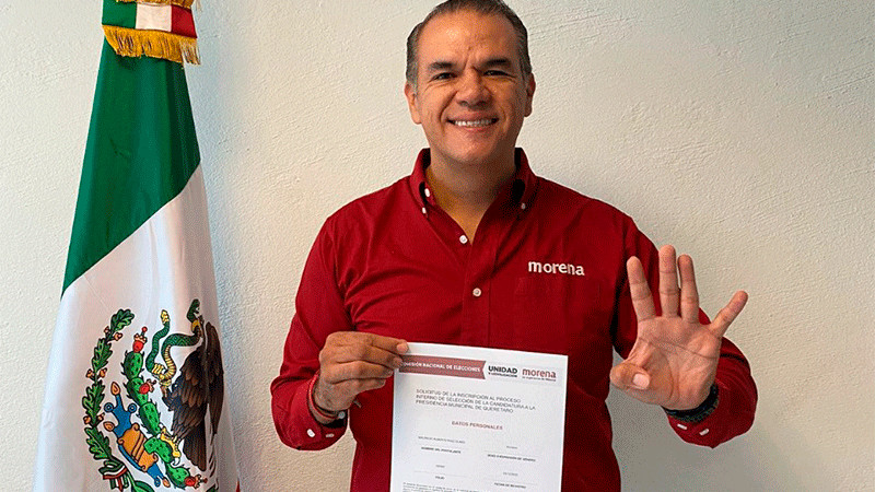 Mauricio Ruiz se registra como aspirante a candidato por Morena a la alcaldía de Querétaro 