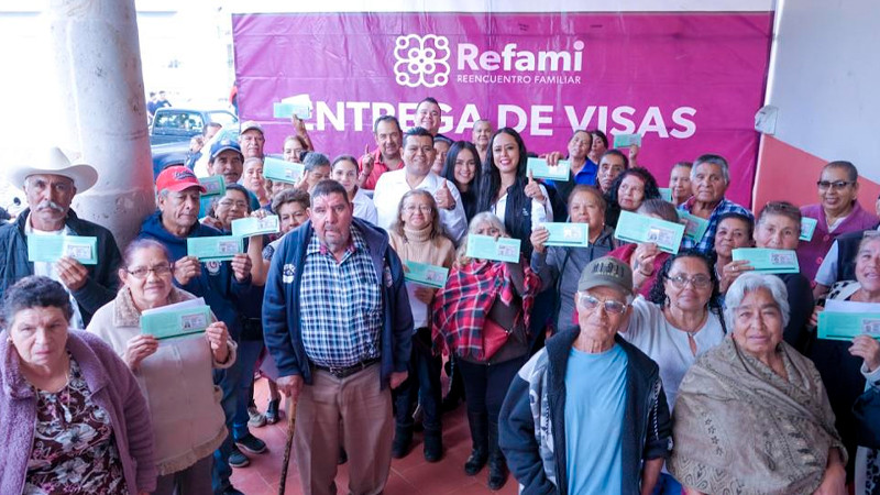 Semigrante entrega casi 100 visas a adultos mayores de Sahuayo, Jiquilpan y Marcos Castellanos