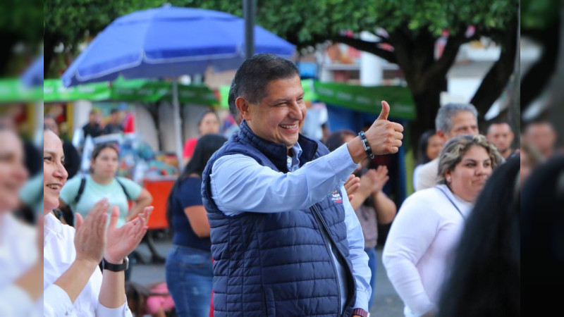 Gran ambiente se vivió durante el Baile de Salón en Familia, en Uruapan