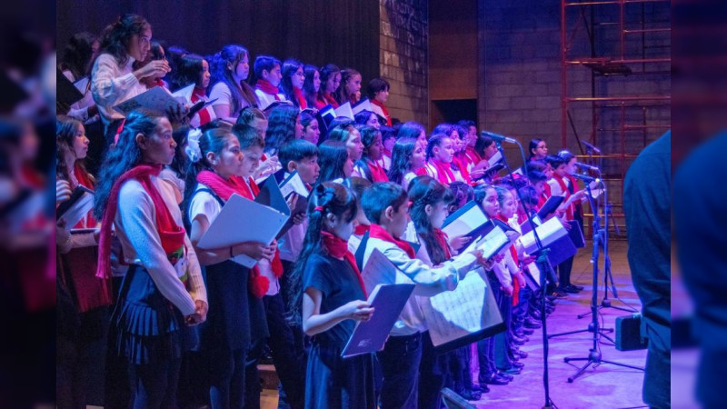 Magistral concierto navideño de la OSIJU y Coro del CIIA , en Uruapan