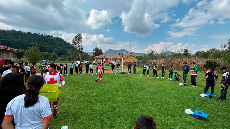 Estudiantes del Cecytem se preparan en primeros auxilios