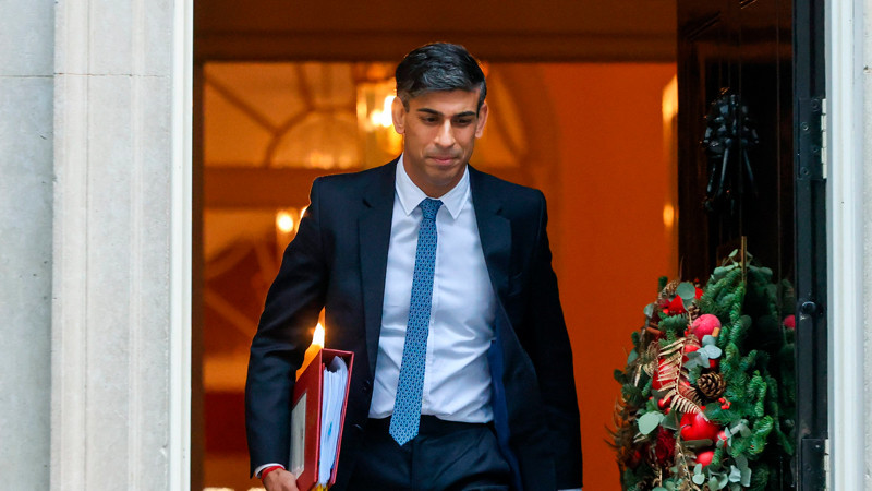 Primer ministro británico ofrece disculpas a familias de víctimas de la pandemia de Covid-19 