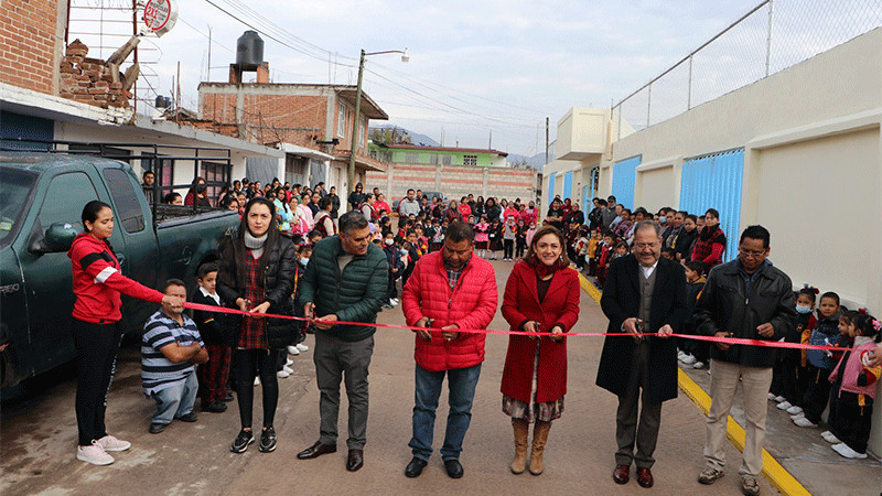Téllez Marín inaugura pavimentación de la calle Independencia fraccionamiento La Puerta 