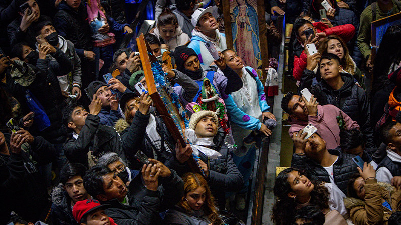 Llegan millones de peregrinos a la Basílica de Guadalupe para conmemorar el día de Nuestra Señora de Guadalupe  