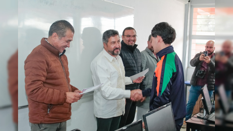 Reconoce Cecytem a estudiantes de la carrera de Gestión y Digitalización de Documentos