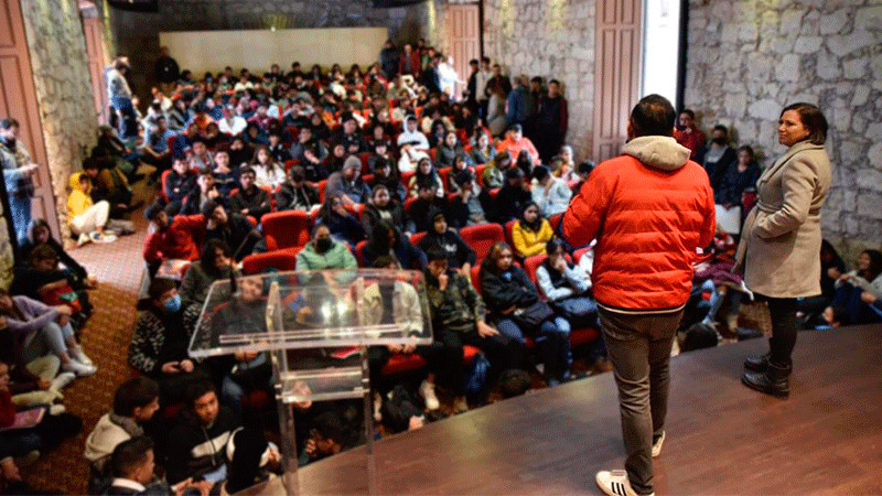 Ese edificio nos pertenece; ¡estamos al tope en el Colegio de San Nicolás! 